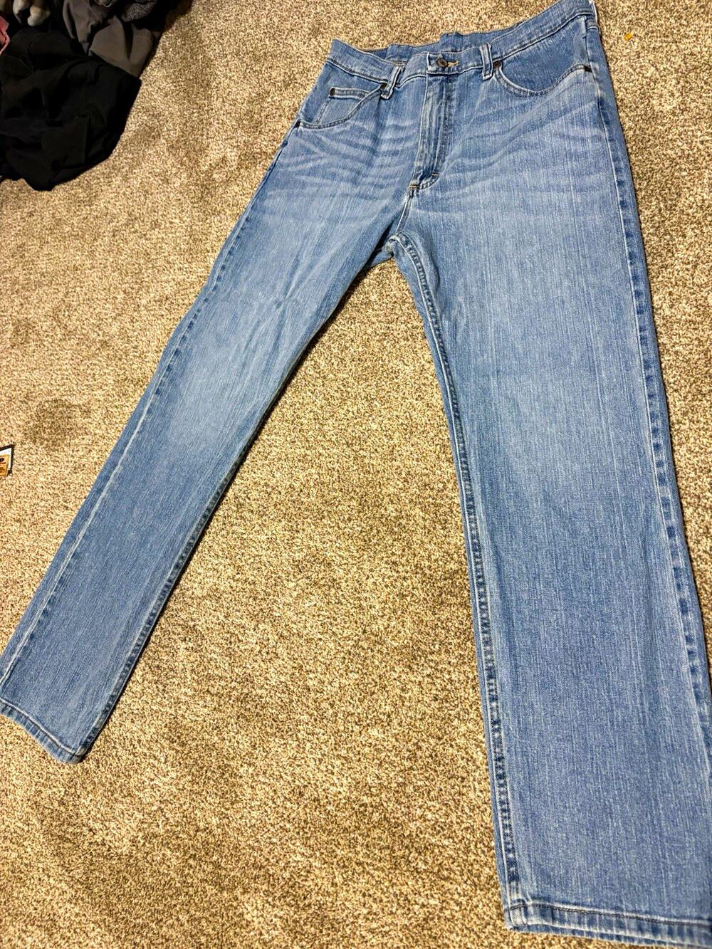 Wrangler Premium Quality Men’s Slim Straight Light Wash Stretch Denim Jeans